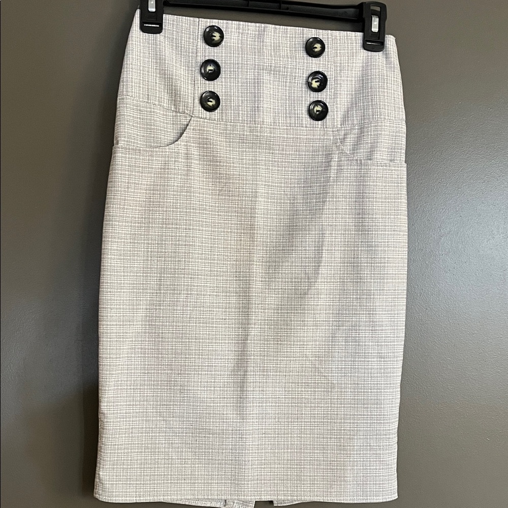 Elegant White Buttoned Women's Skirt